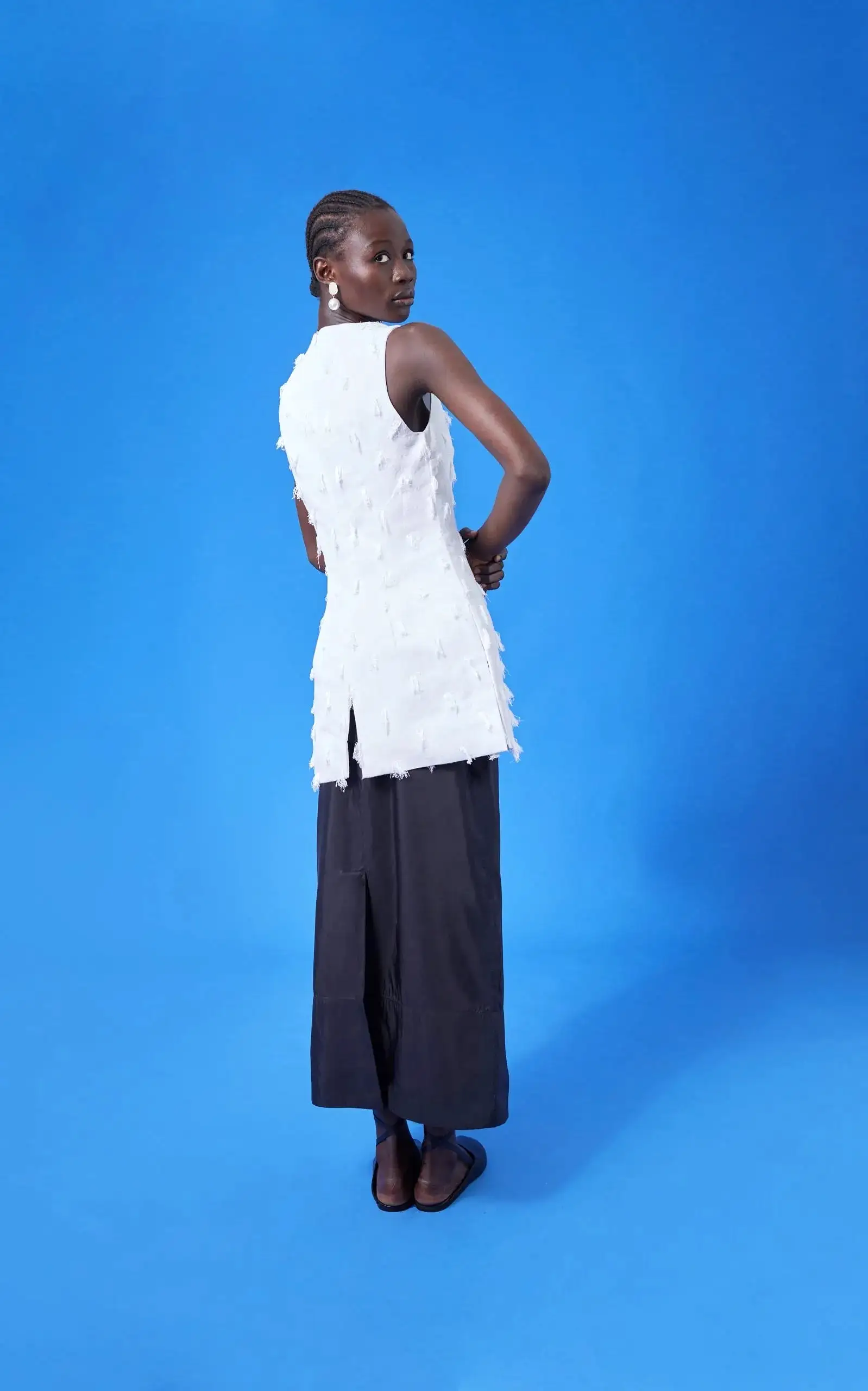 Abiola Olusola HAND-WOVEN SLEEVELESS WHITE COTTON LINING GIRI TOPS