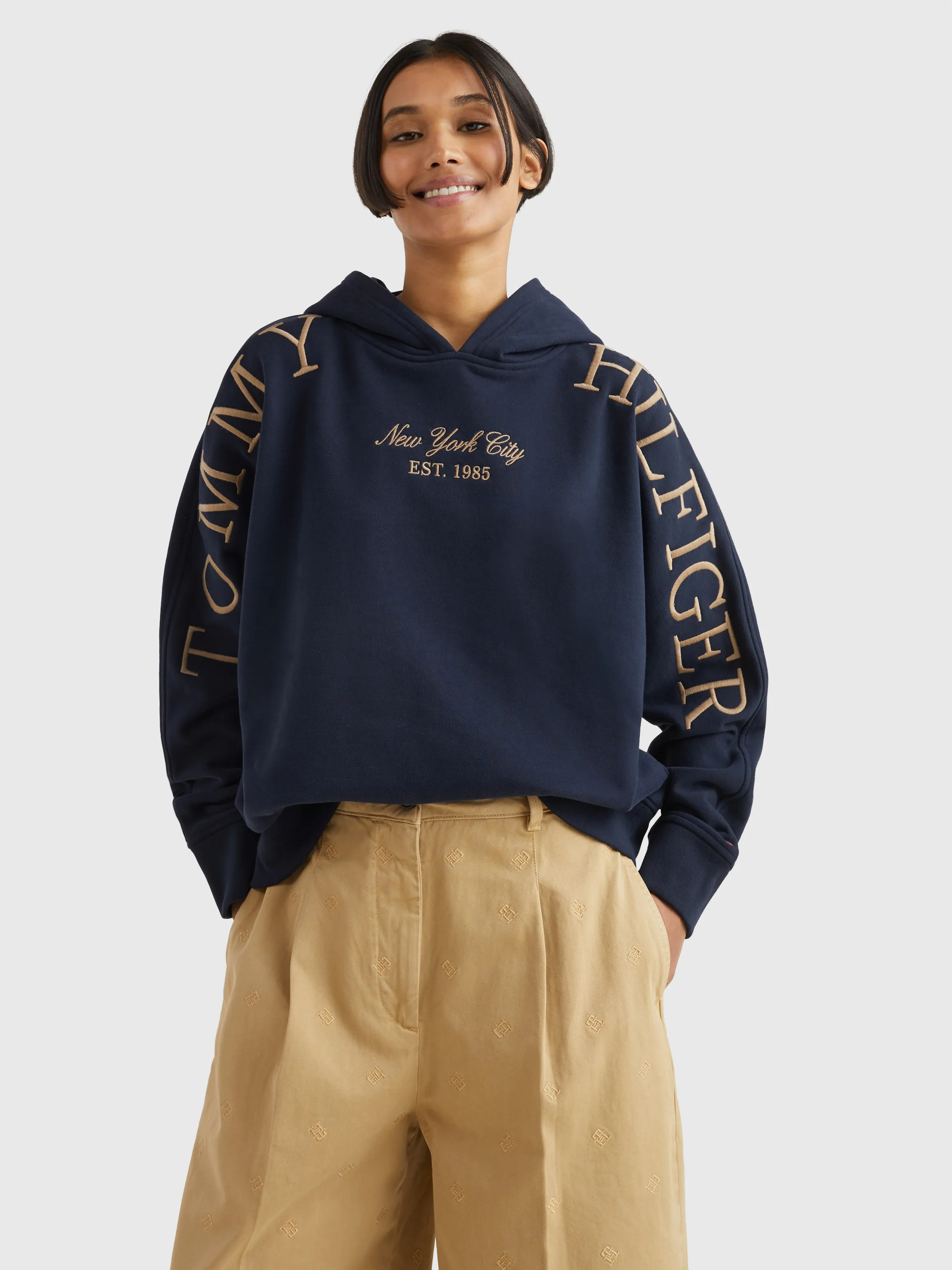 Relaxed Arched Hilfiger Hoodie | Sweatshirts & Hoodies | Tommy Hilfiger