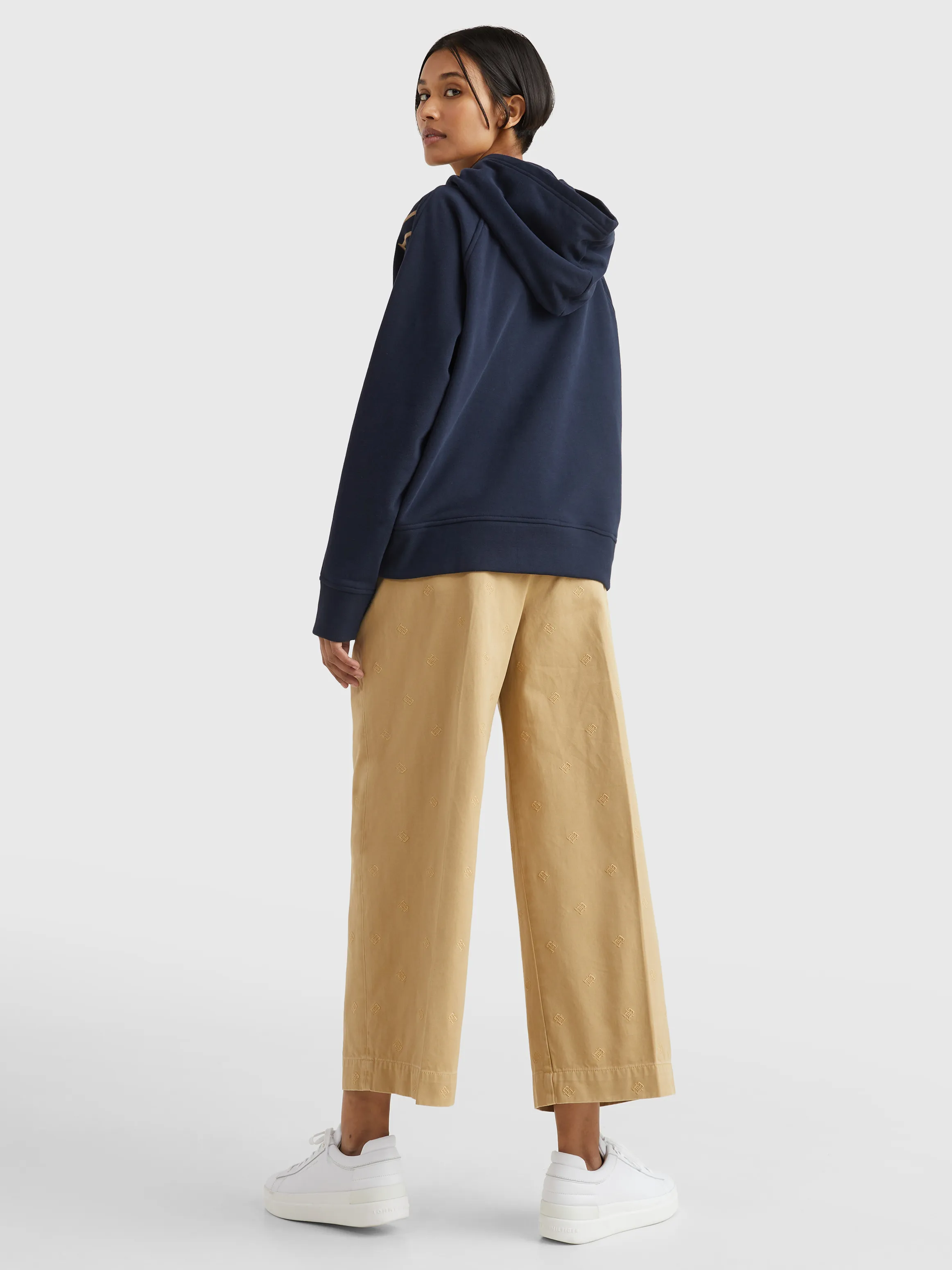 Relaxed Arched Hilfiger Hoodie | Sweatshirts & Hoodies | Tommy Hilfiger